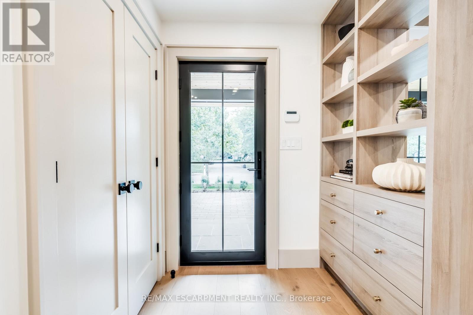 369 SWINBURNE RD