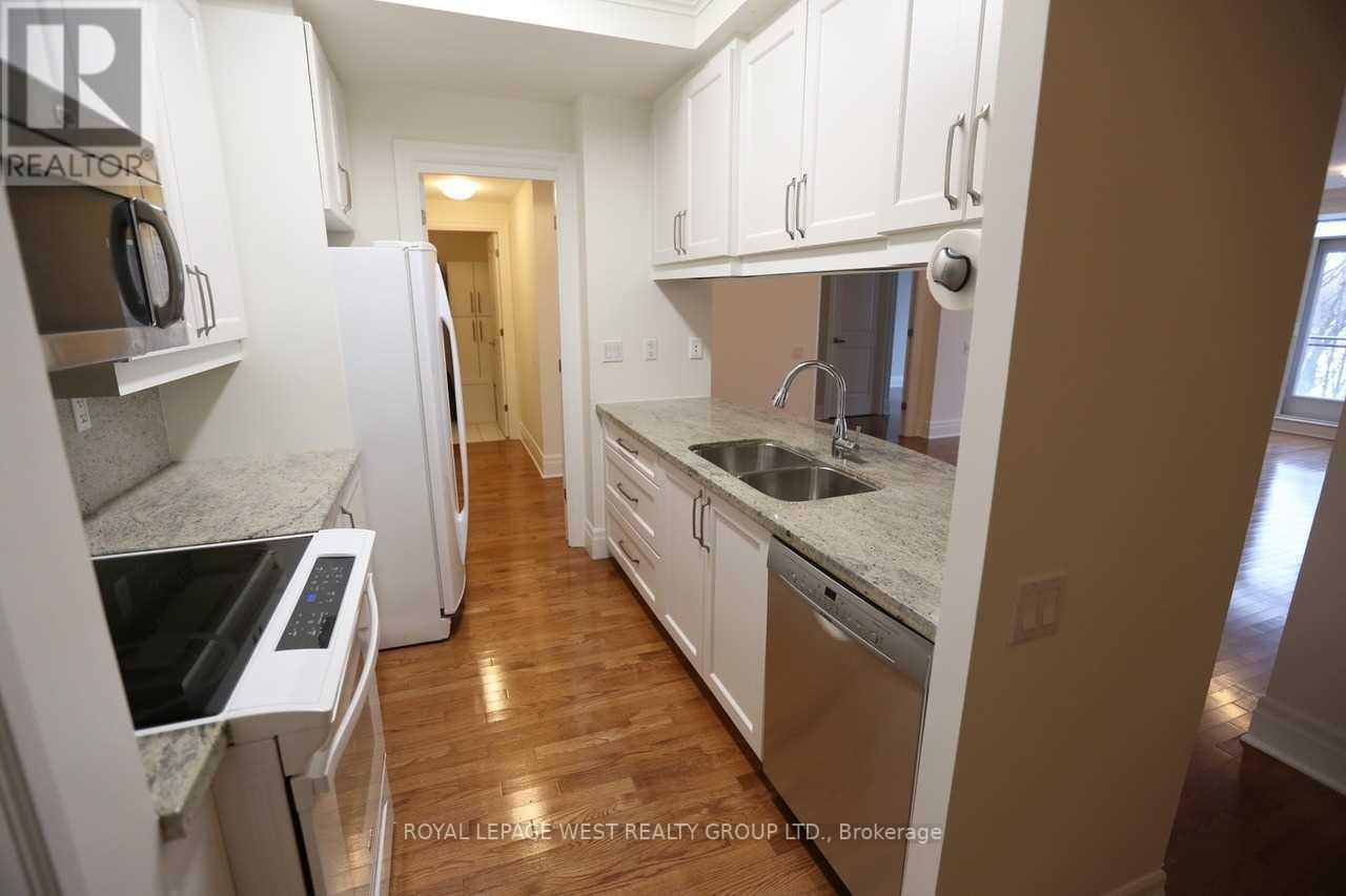 #410 -9 BURNHAMTHORPE CRES, #410