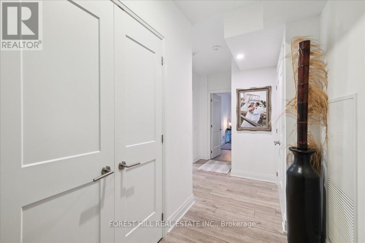 #209 -21 PARK ST E, #209