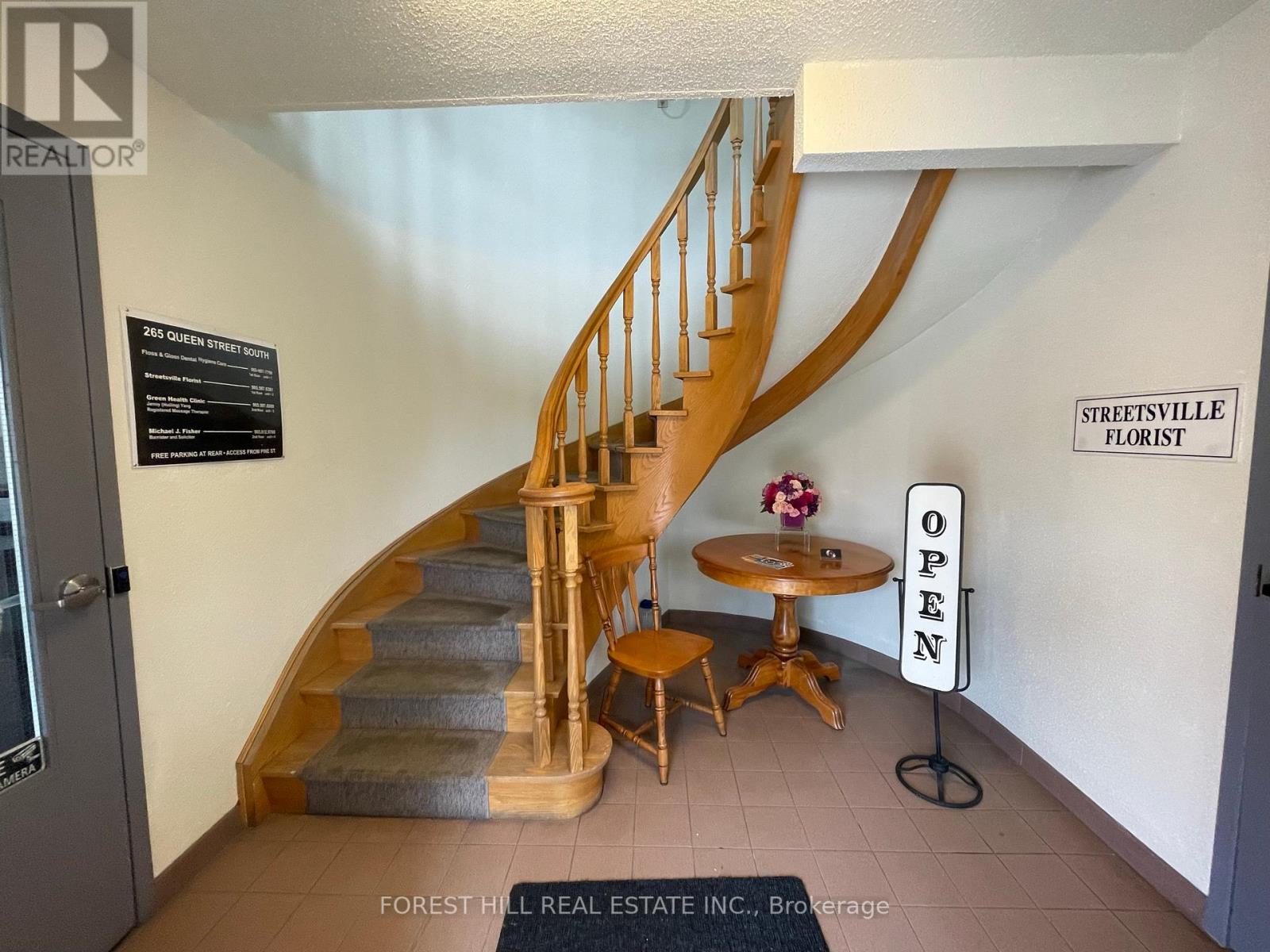 #4 -265 QUEEN ST S, #4