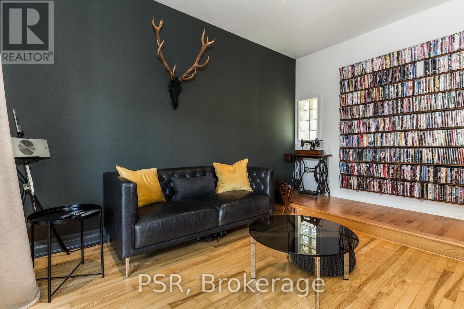 215A CHAMBERS AVE