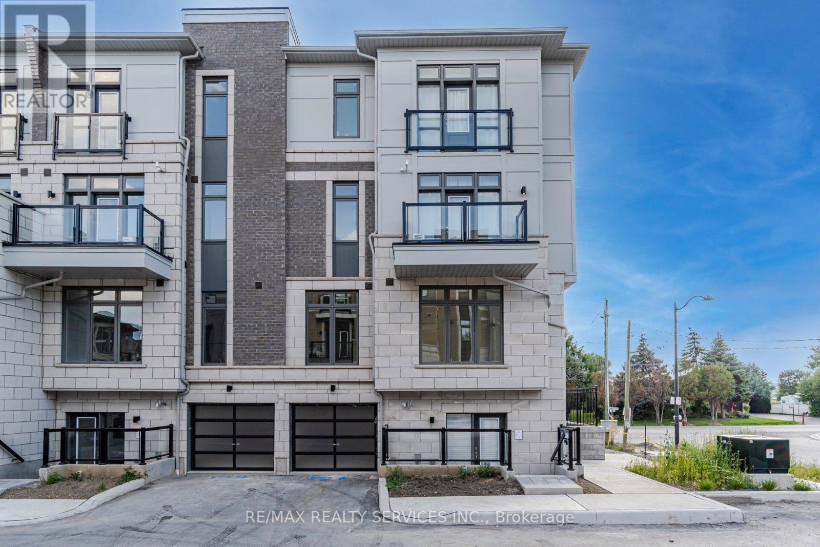 #101 -20 HALLIFORD PL E, #101