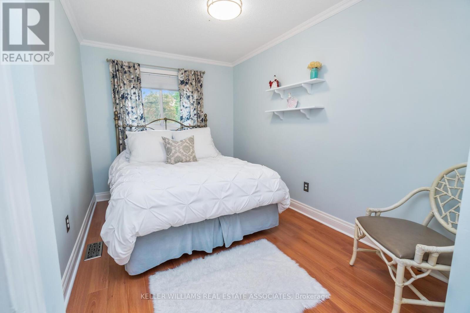 17 LYNDEN CIRC