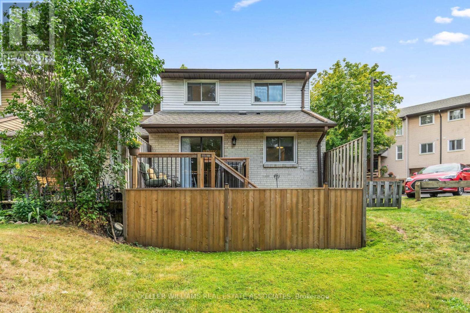 17 LYNDEN CIRC