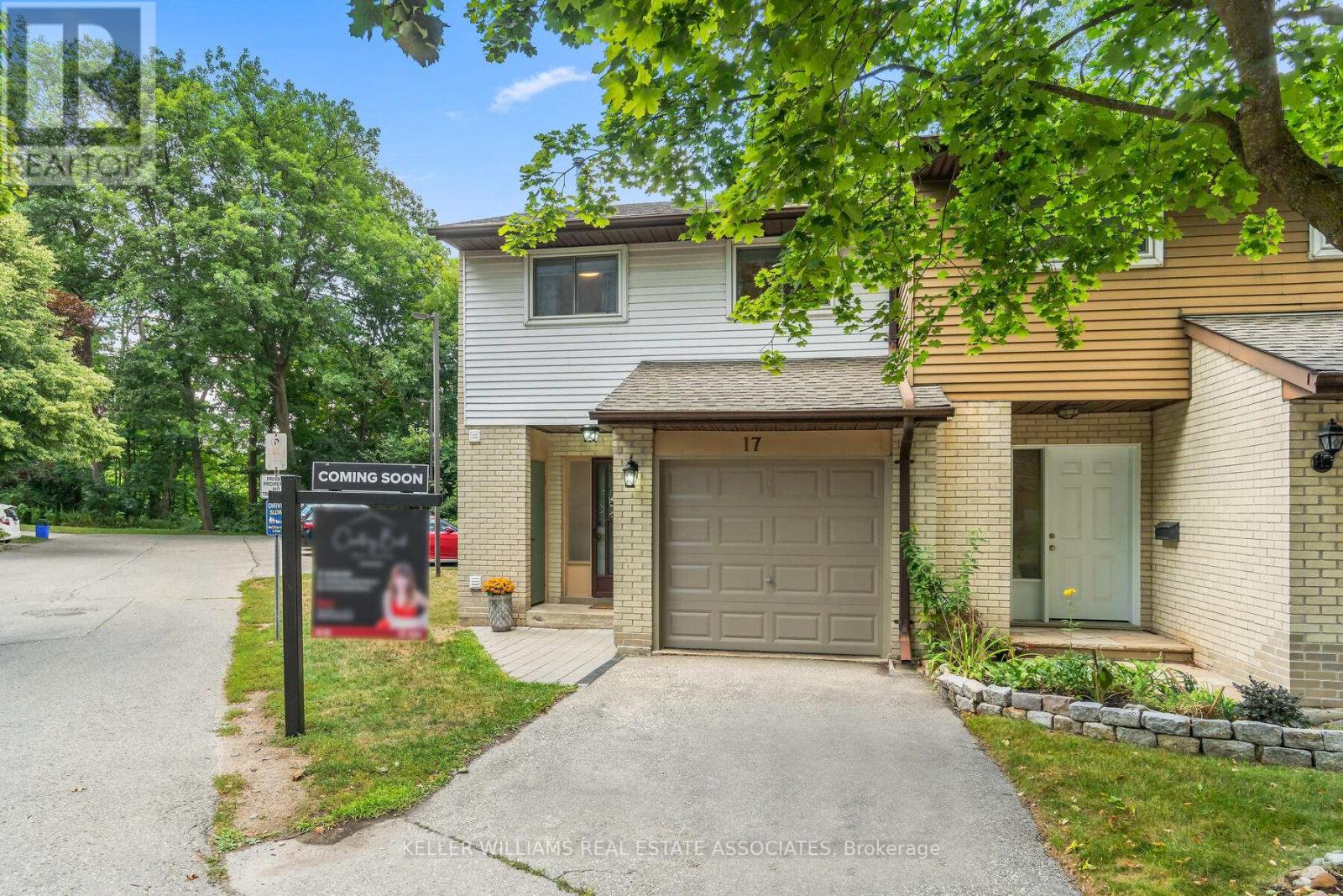 17 LYNDEN CIRC