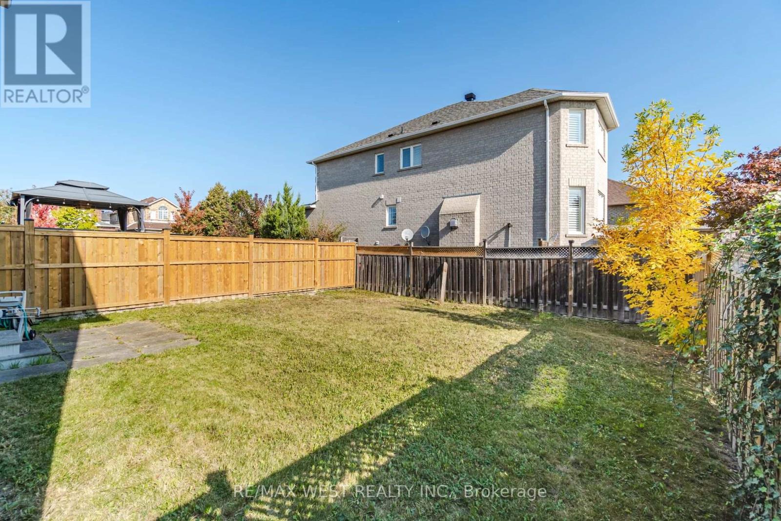 3 ROYALTON DR