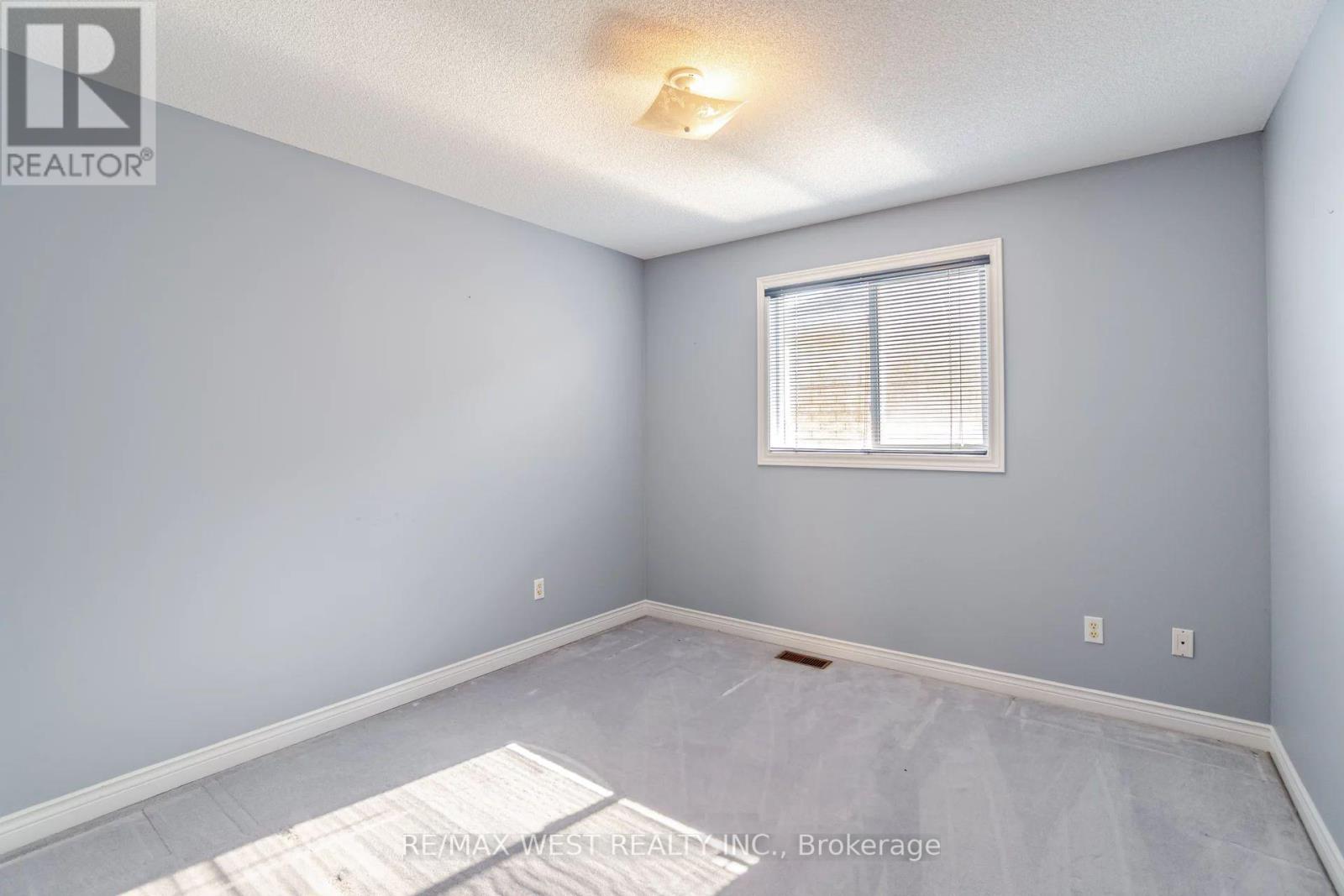 3 ROYALTON DR