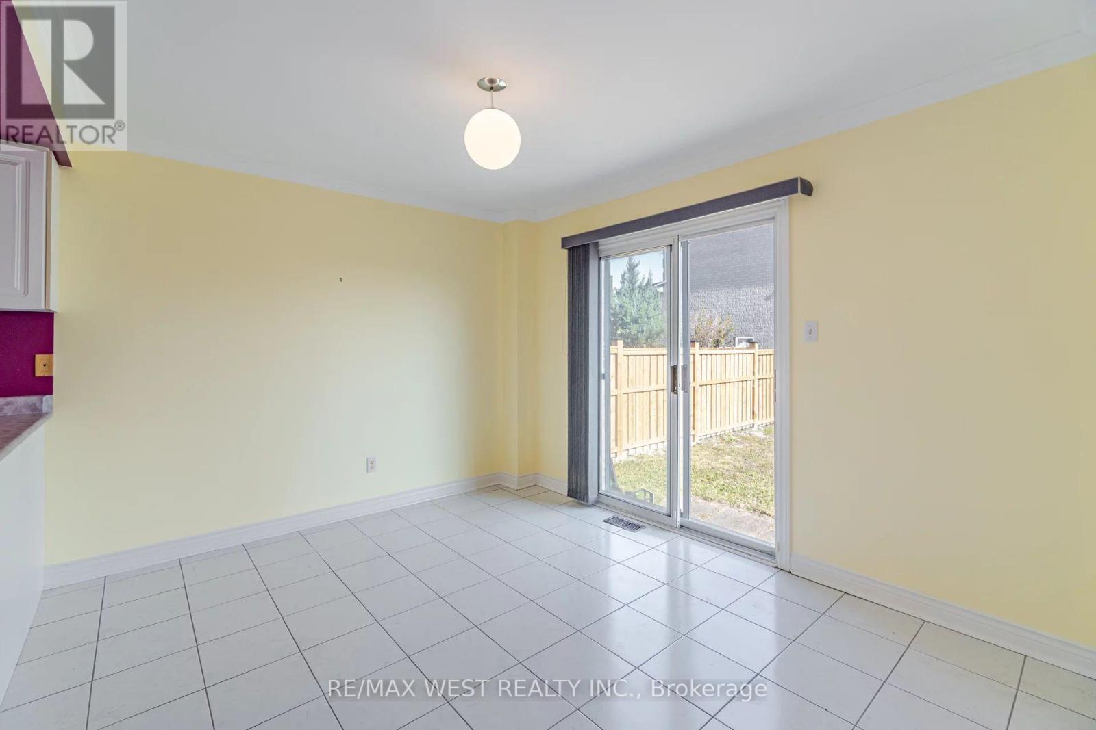 3 ROYALTON DR