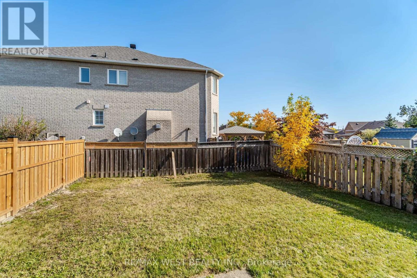 3 ROYALTON DR