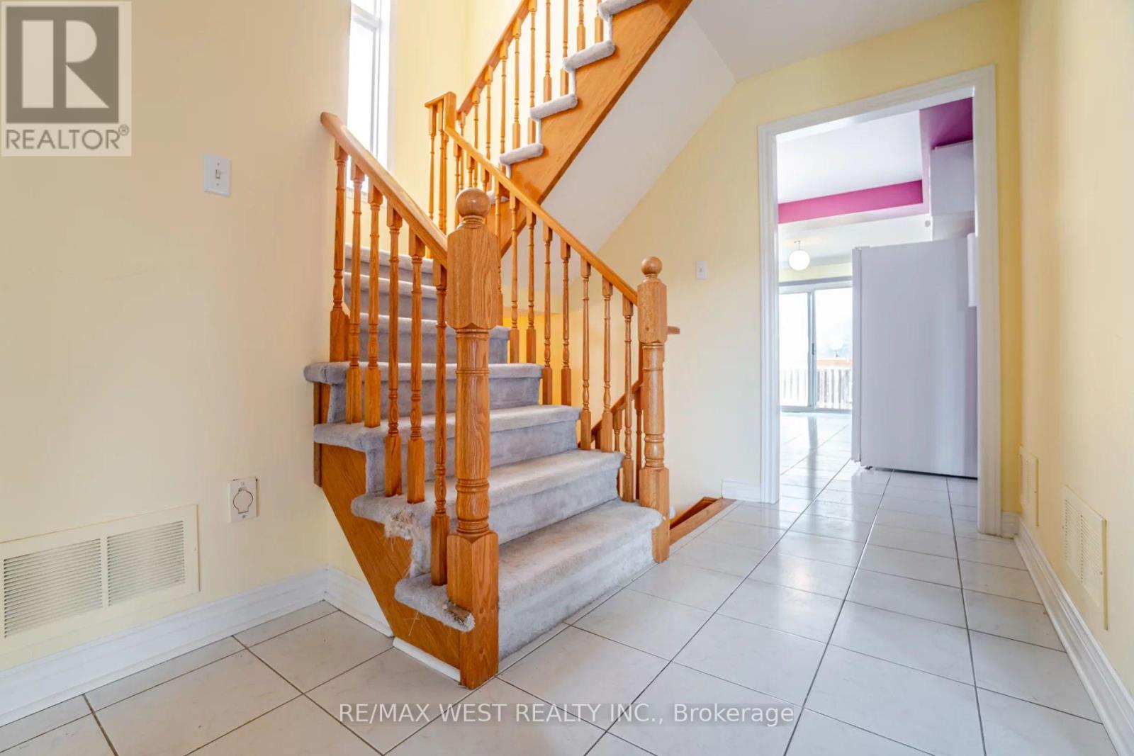 3 ROYALTON DR