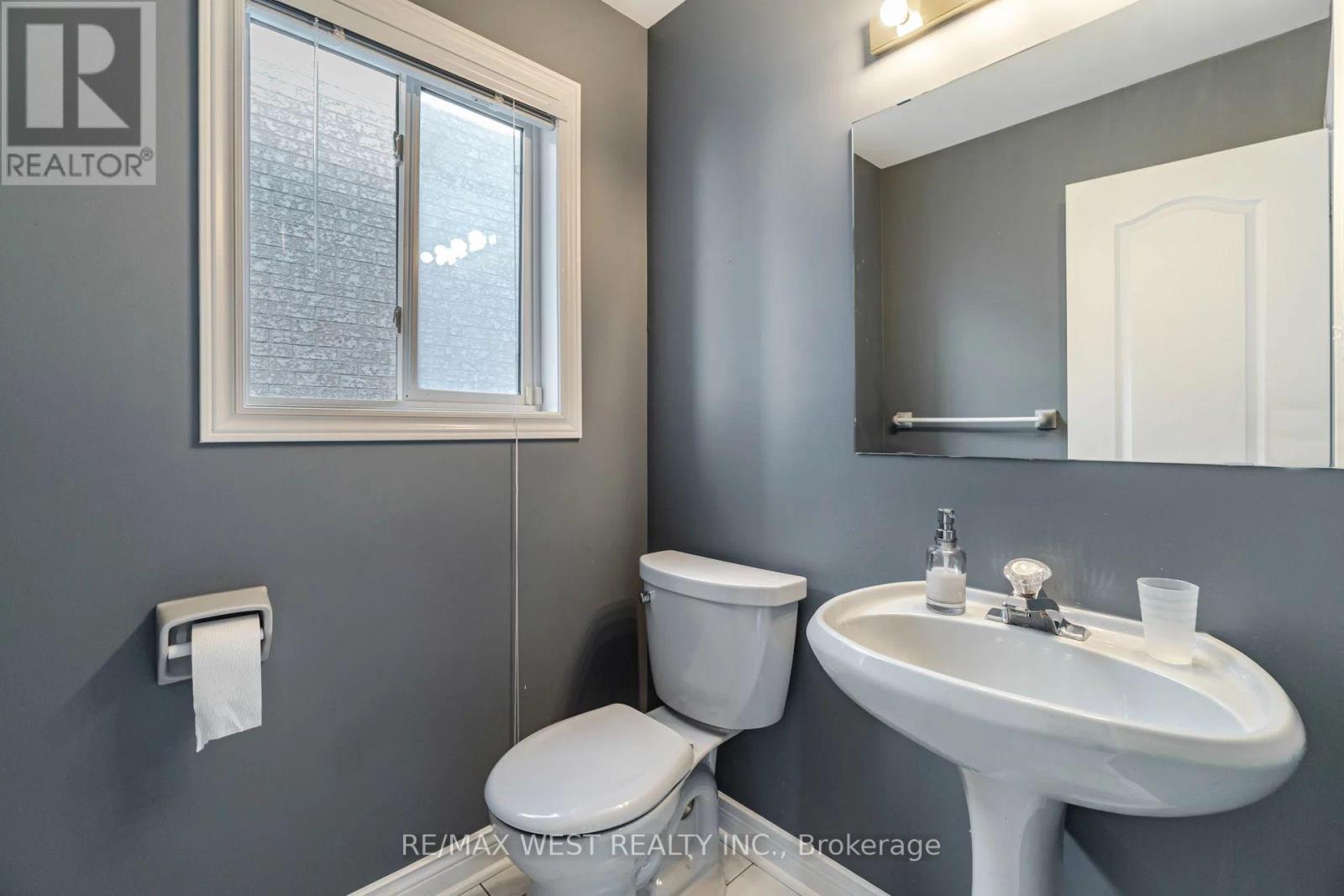 3 ROYALTON DR