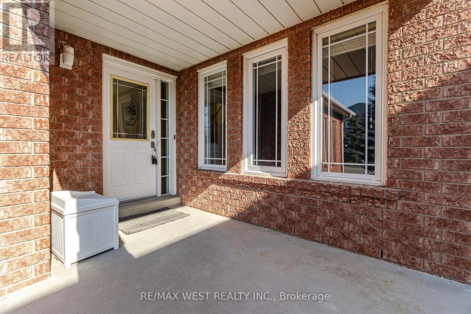 3 ROYALTON DR