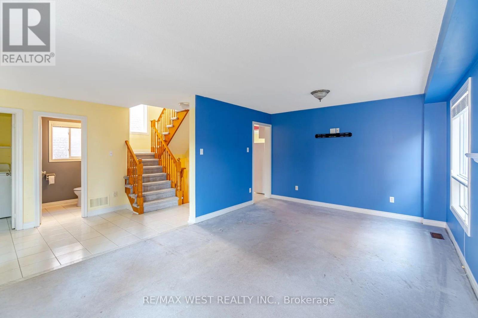 3 ROYALTON DR