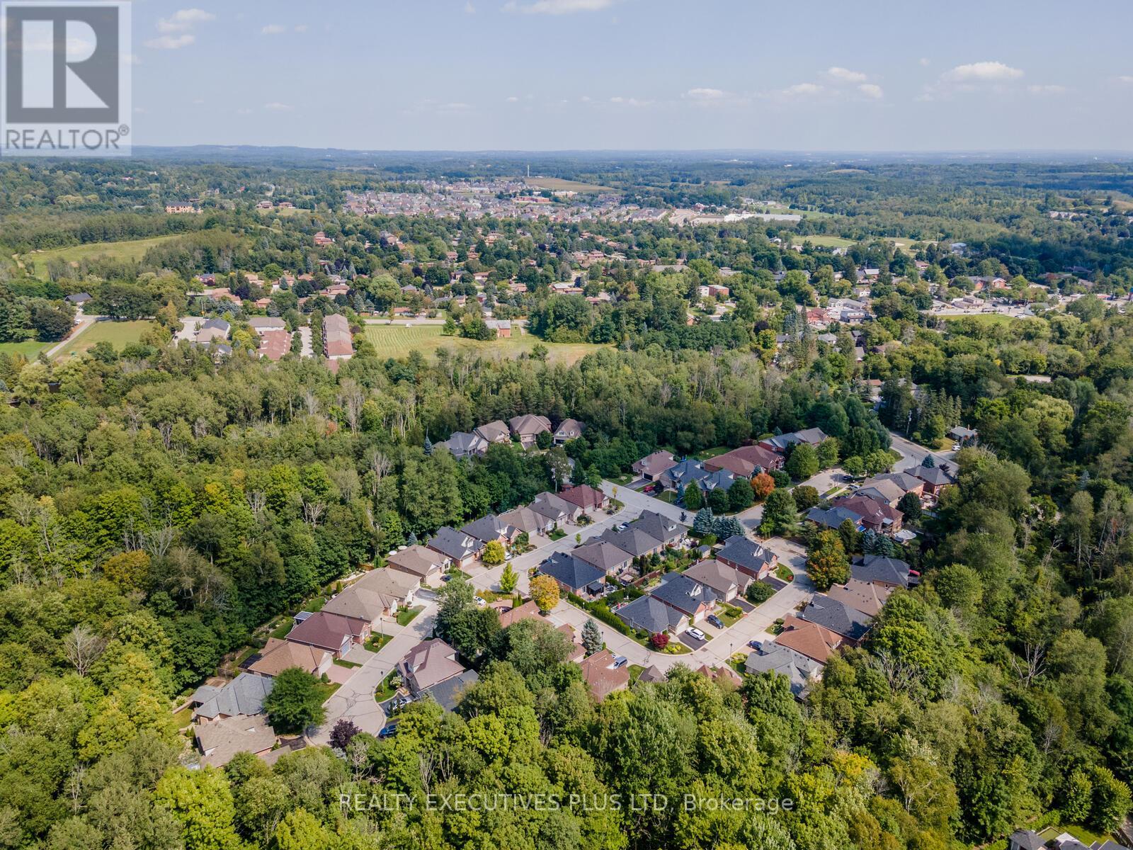 9 HILLIARD CRT