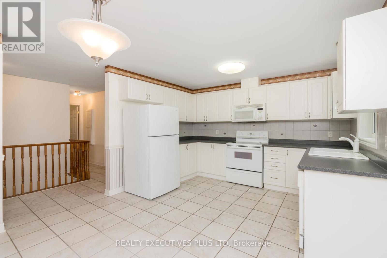 9 HILLIARD CRT