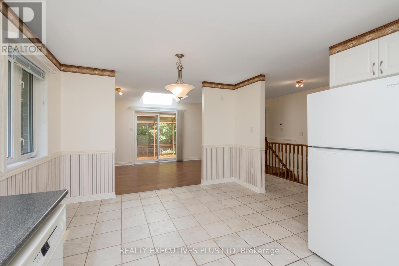 9 HILLIARD CRT