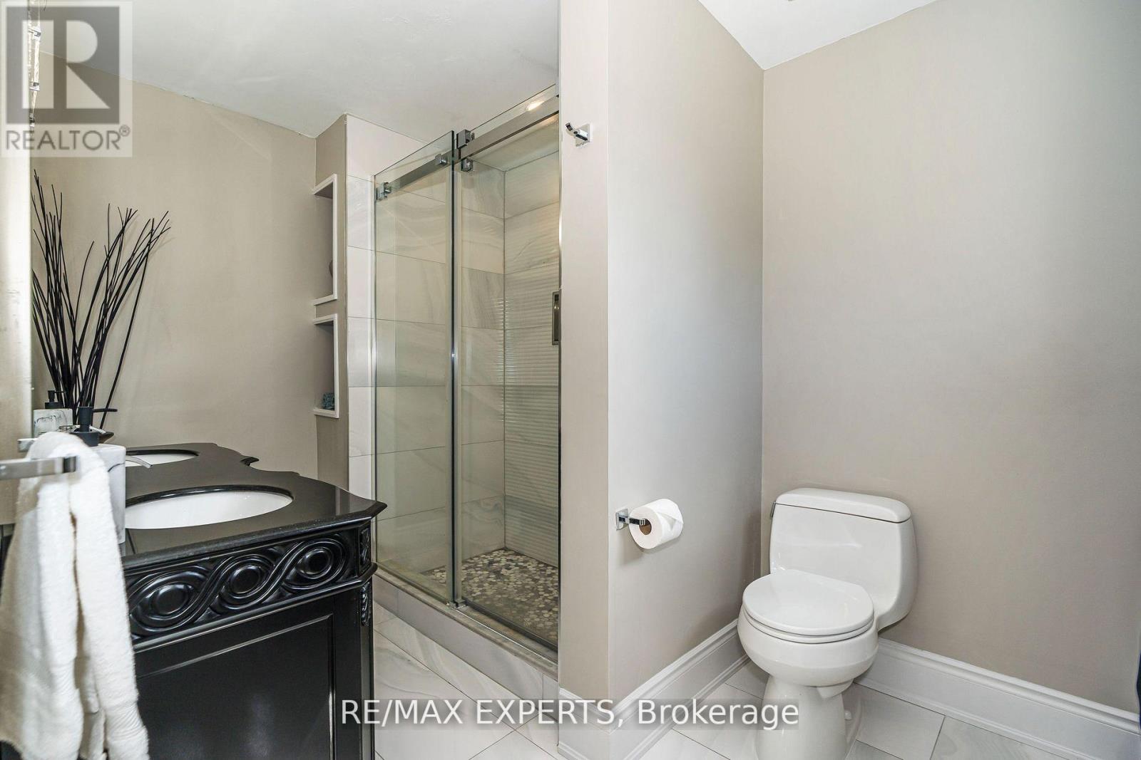 95 KINGSVIEW DR E