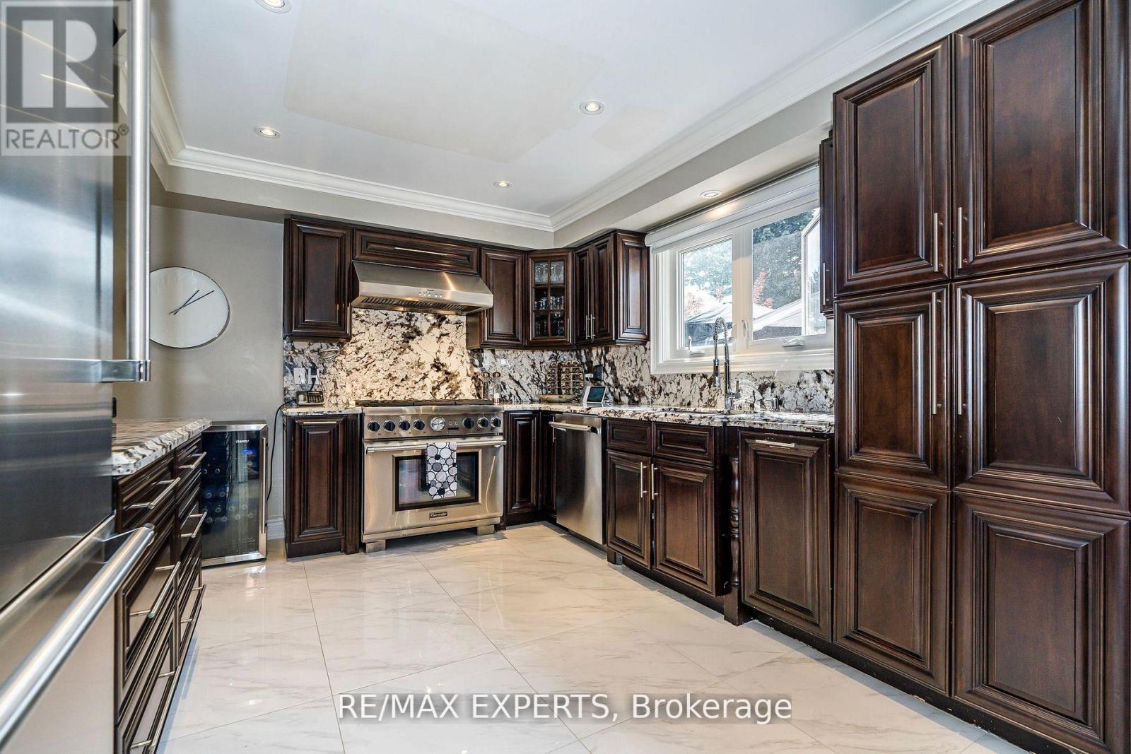 95 KINGSVIEW DR E