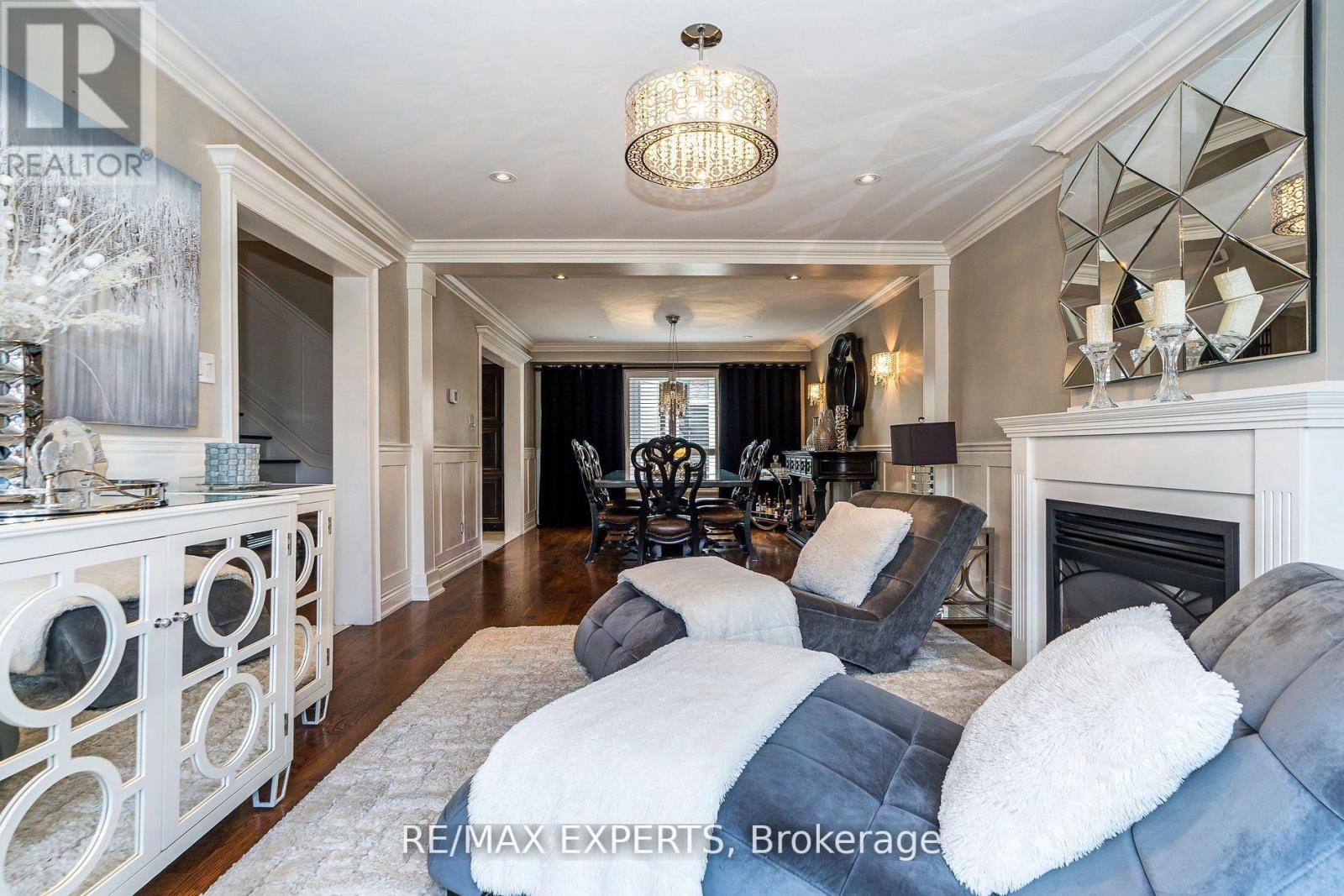 95 KINGSVIEW DR E