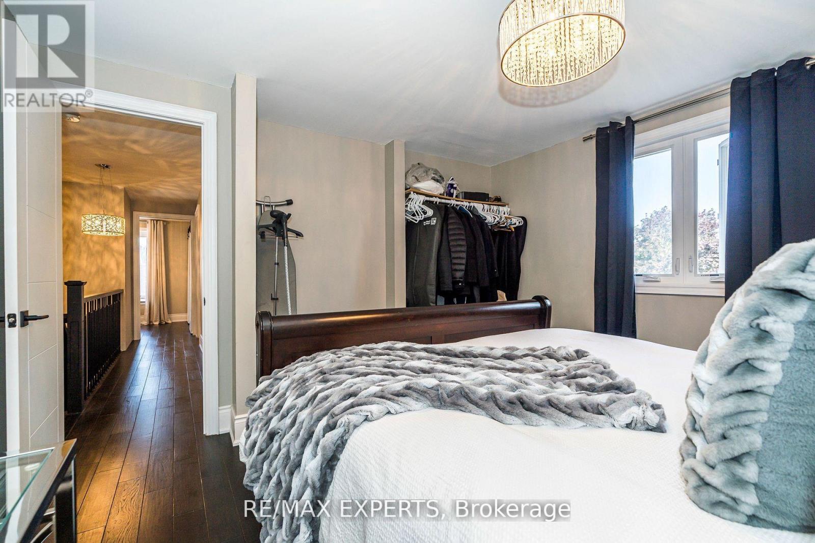 95 KINGSVIEW DR E