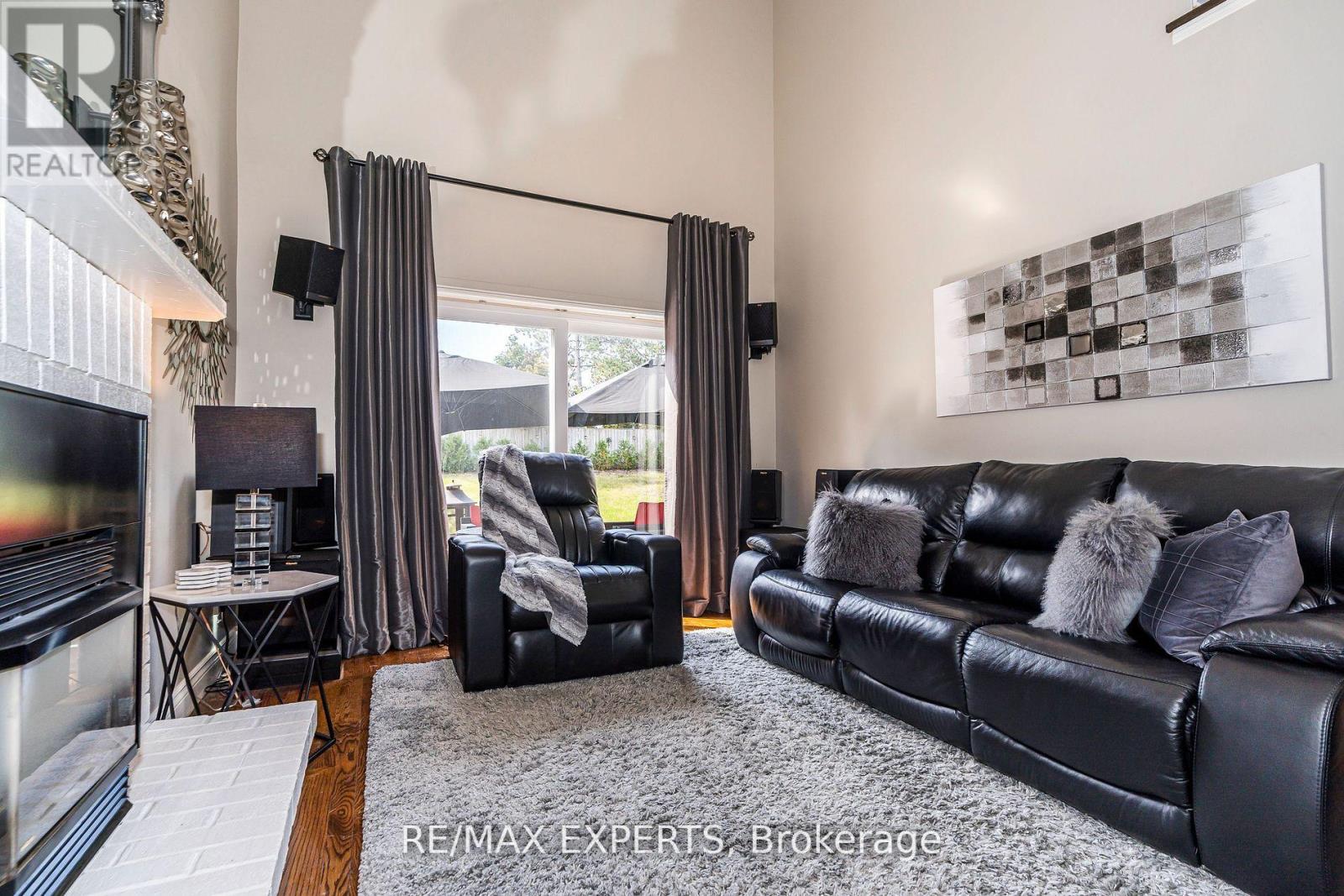 95 KINGSVIEW DR E