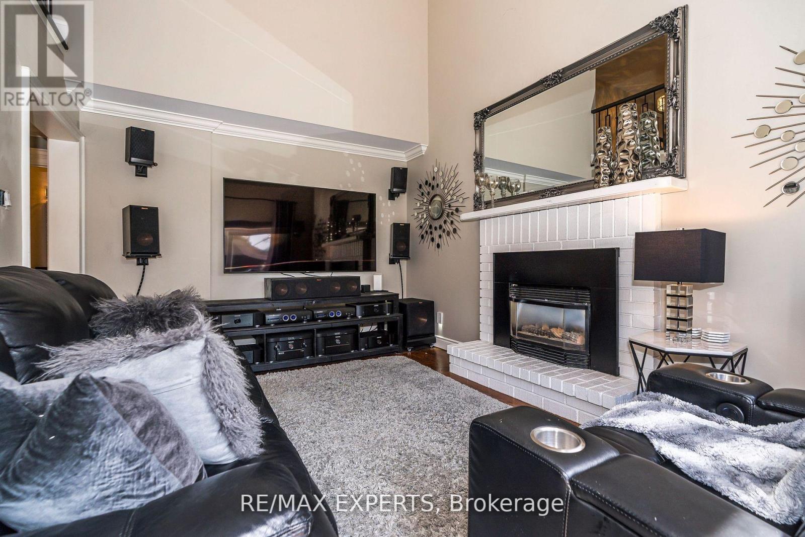 95 KINGSVIEW DR E
