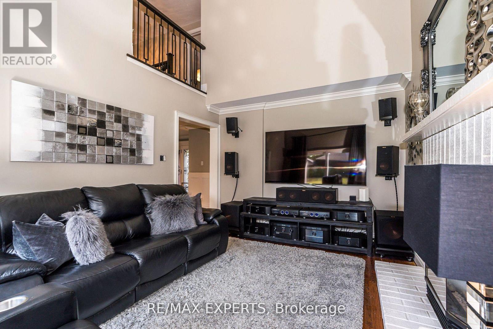95 KINGSVIEW DR E