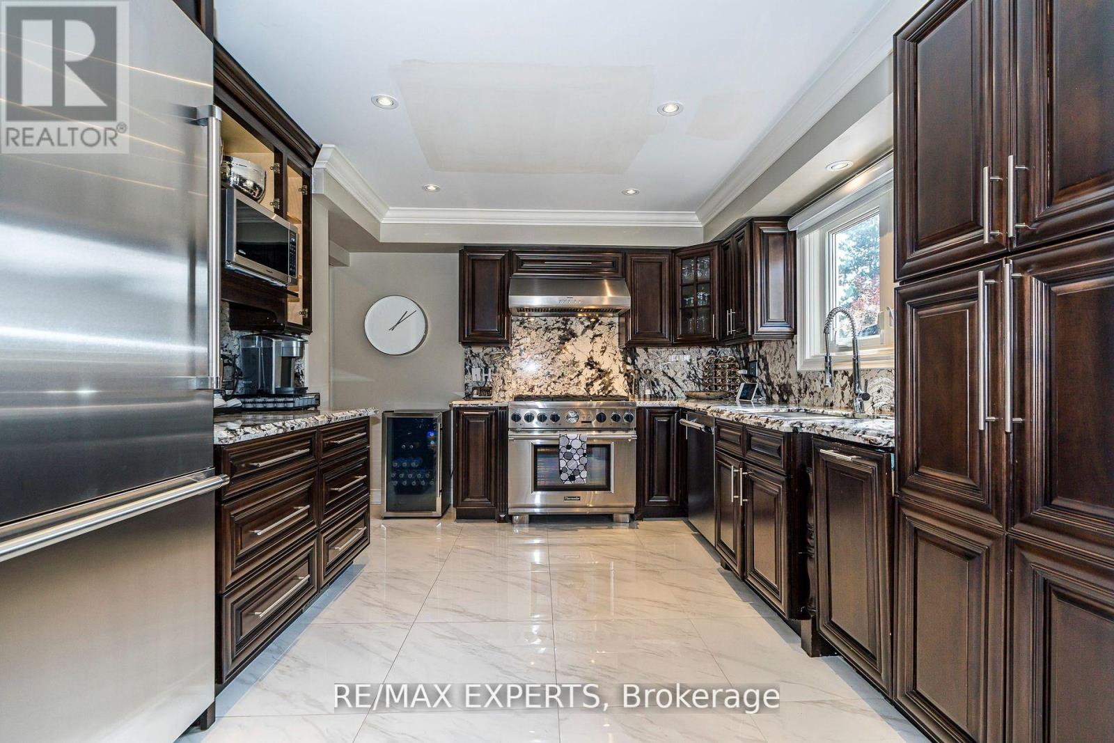 95 KINGSVIEW DR E