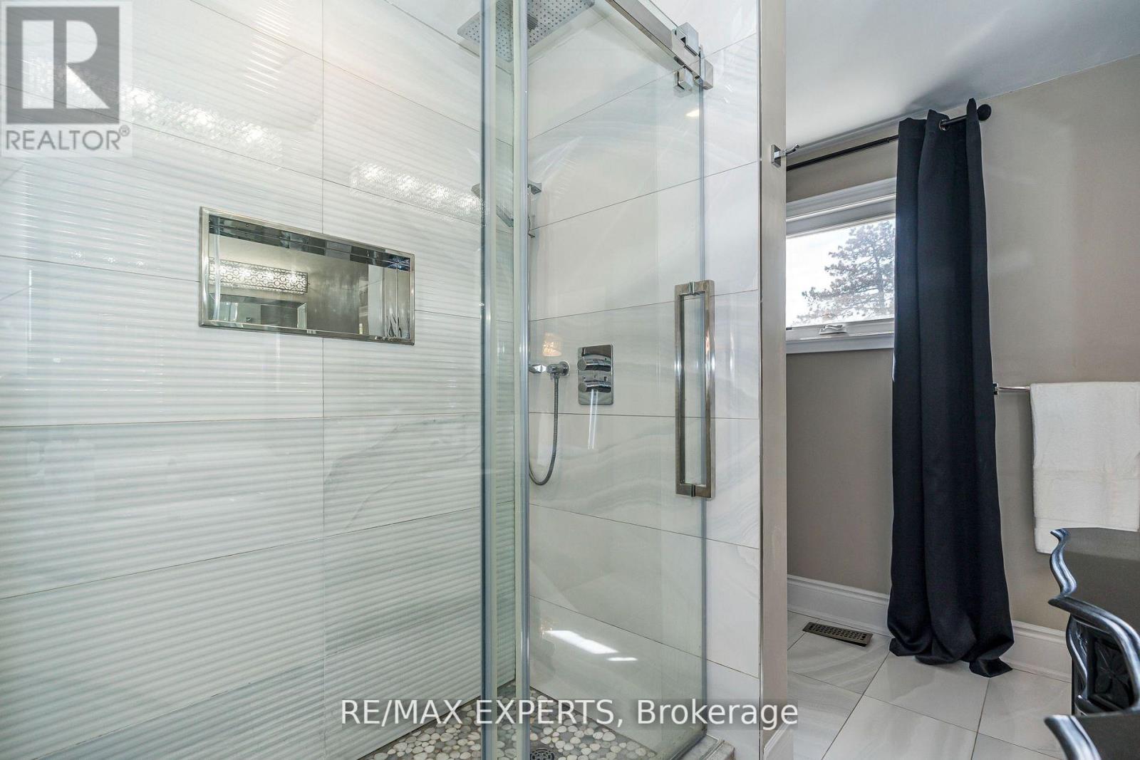 95 KINGSVIEW DR E