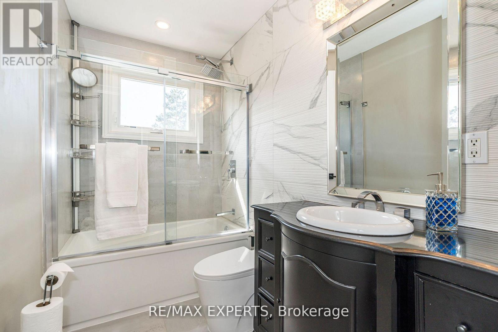 95 KINGSVIEW DR E