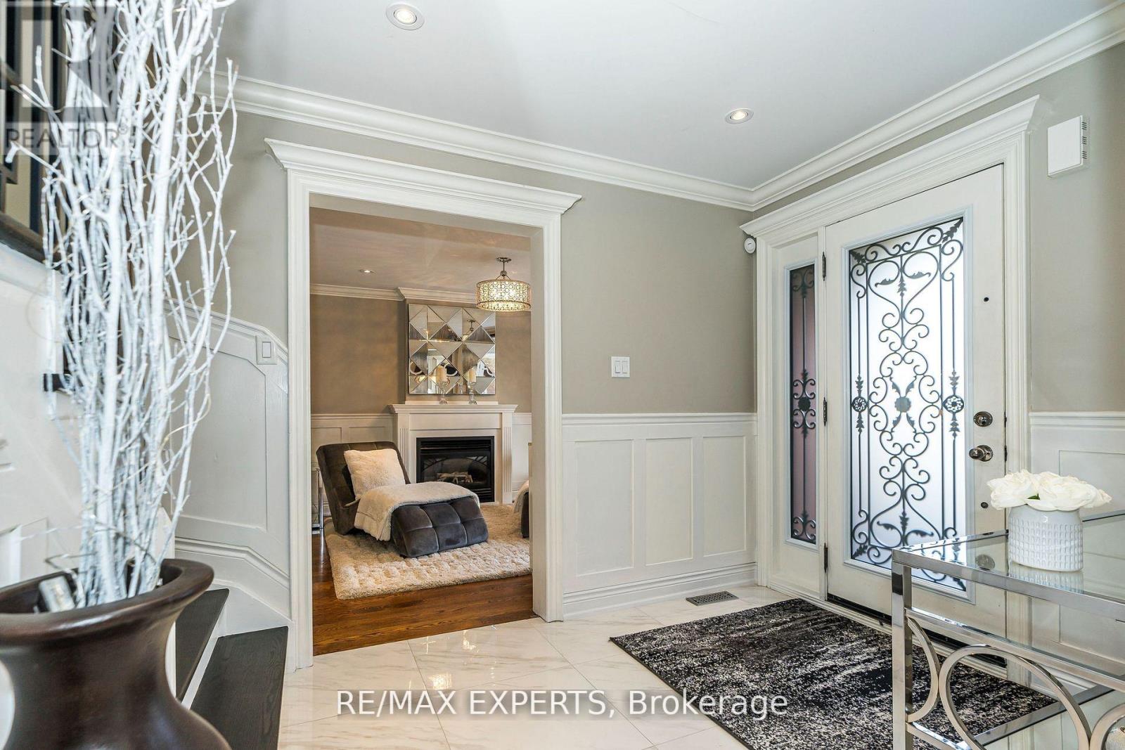 95 KINGSVIEW DR E