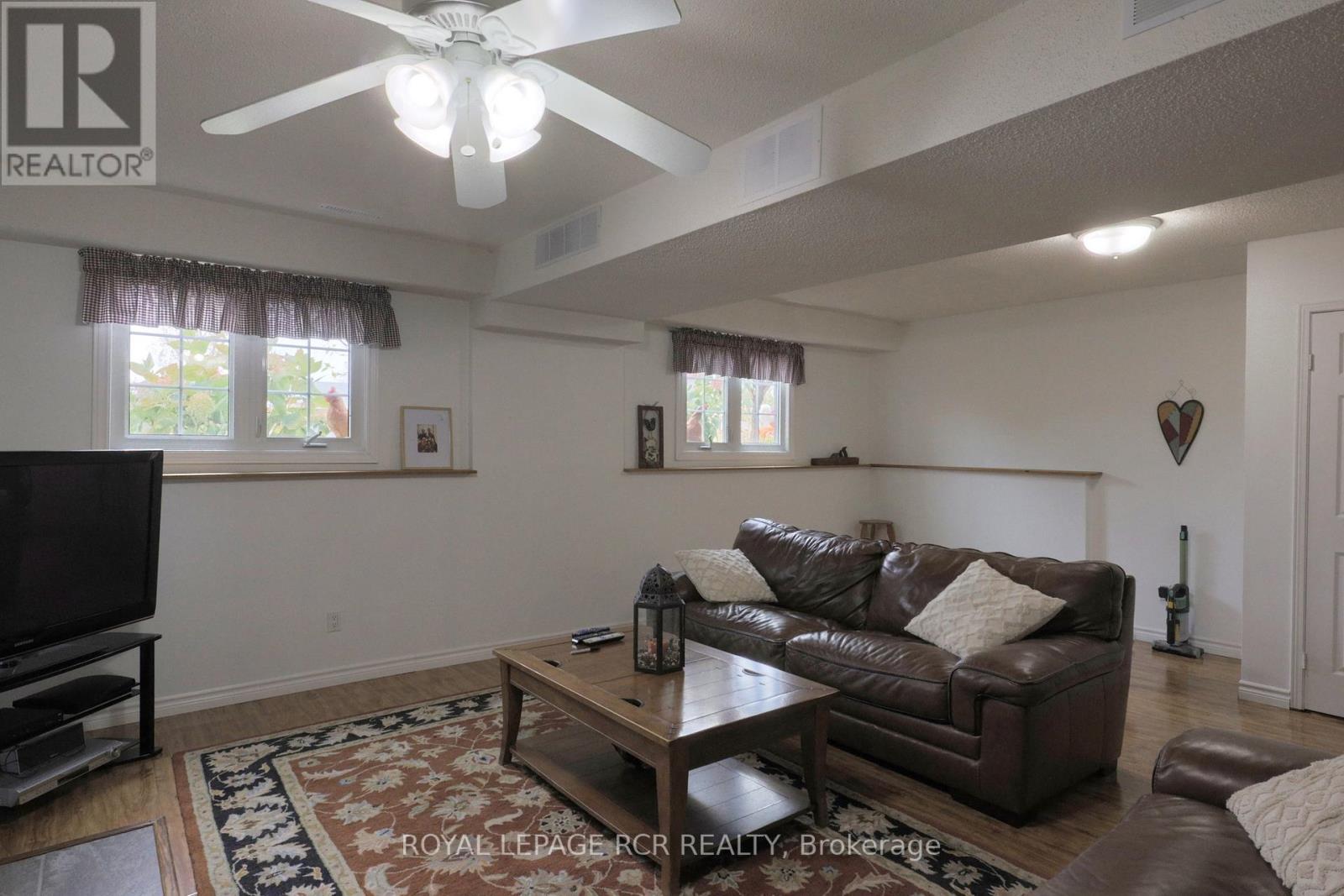 4 MCGREGOR DR