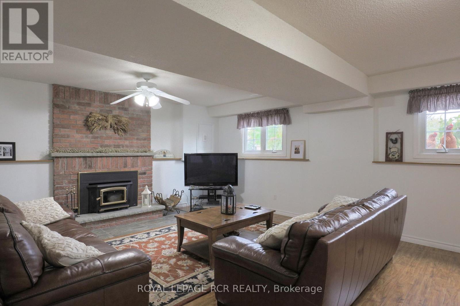 4 MCGREGOR DR