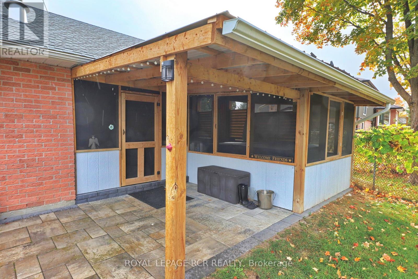 4 MCGREGOR DR