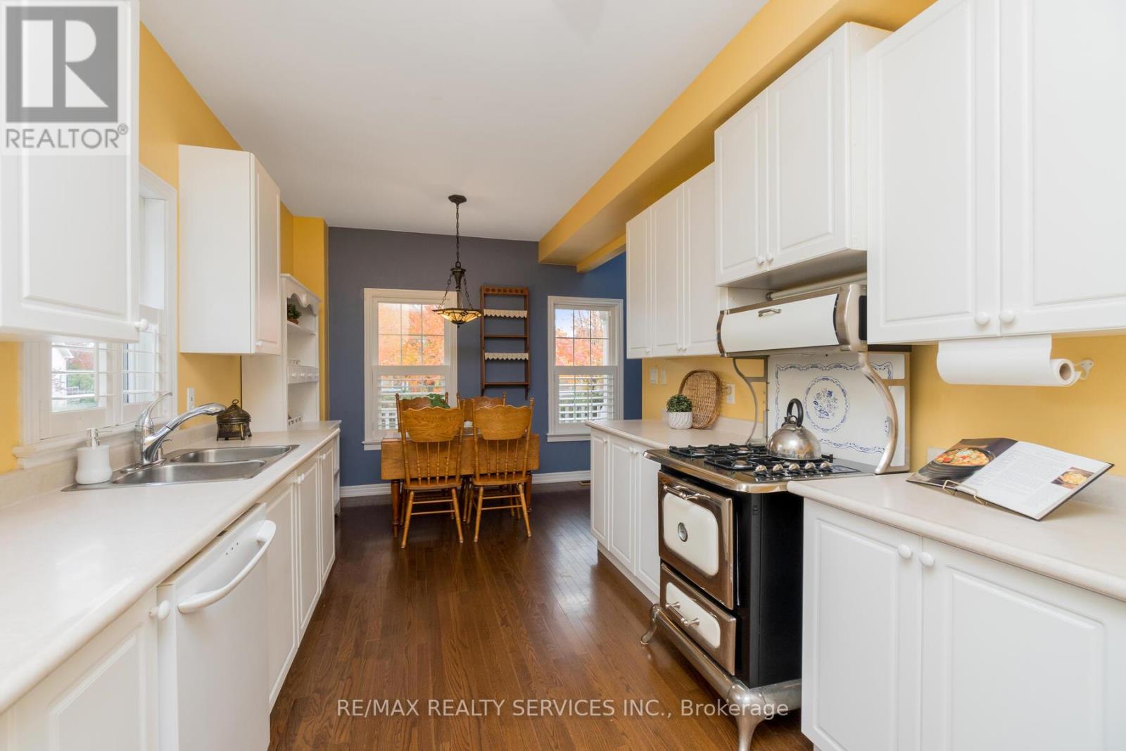 10 NORTH RIVERDALE DR