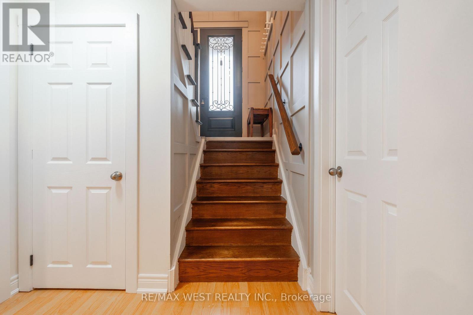2 PINERIDGE DR