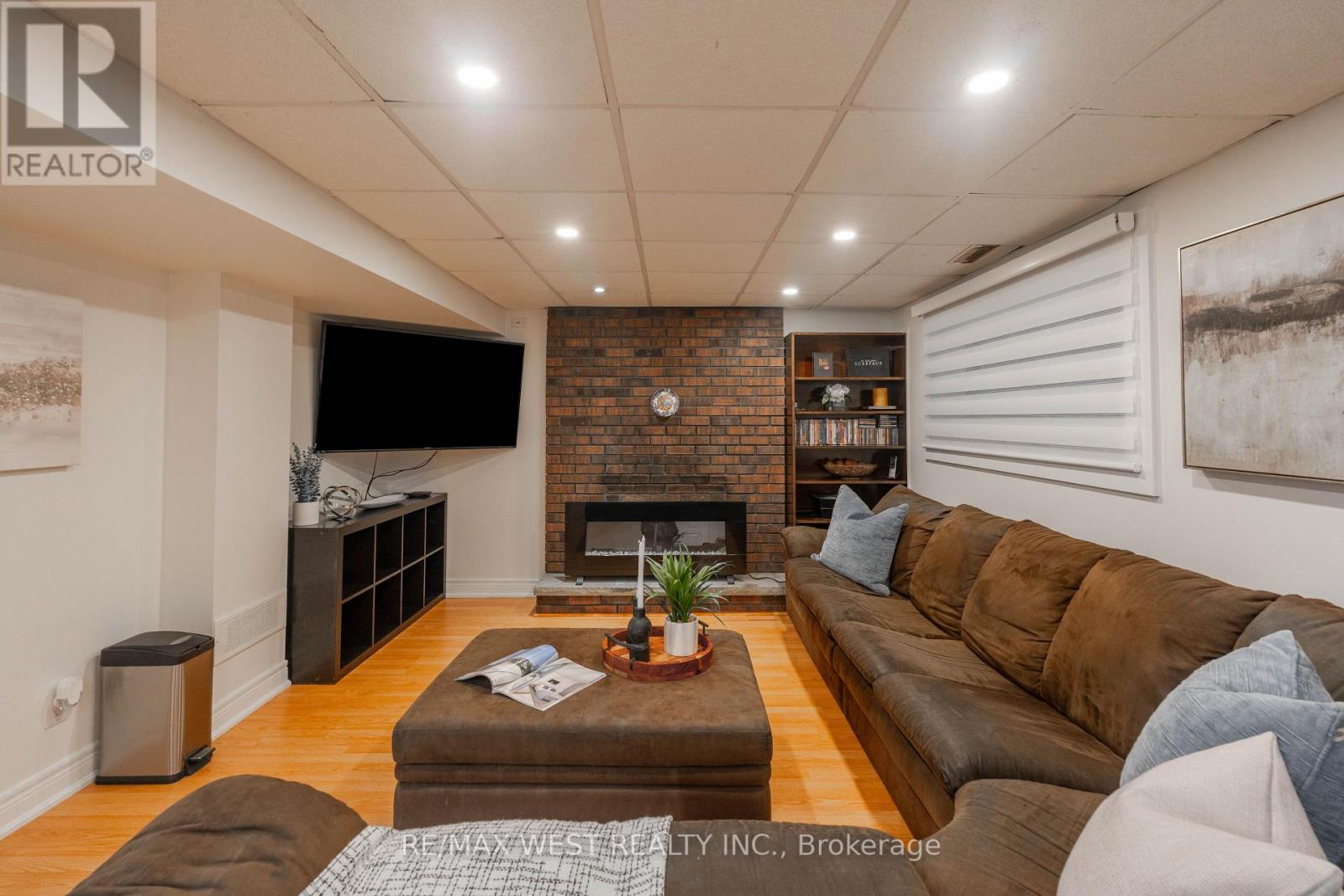 2 PINERIDGE DR
