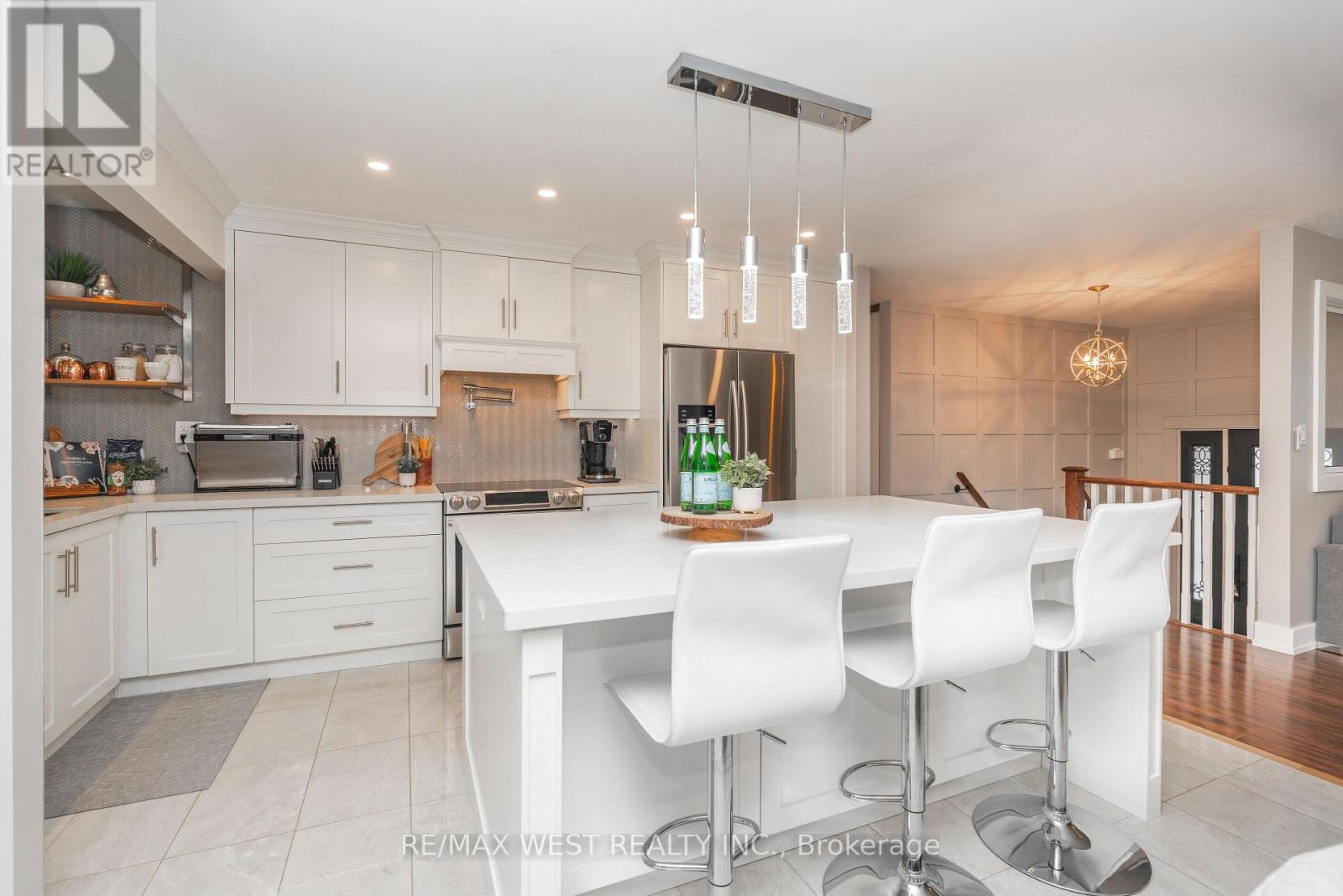 2 PINERIDGE DR
