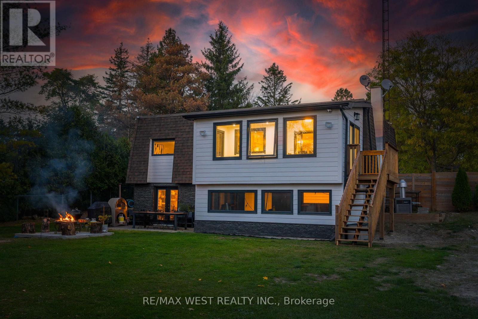 2 PINERIDGE DR
