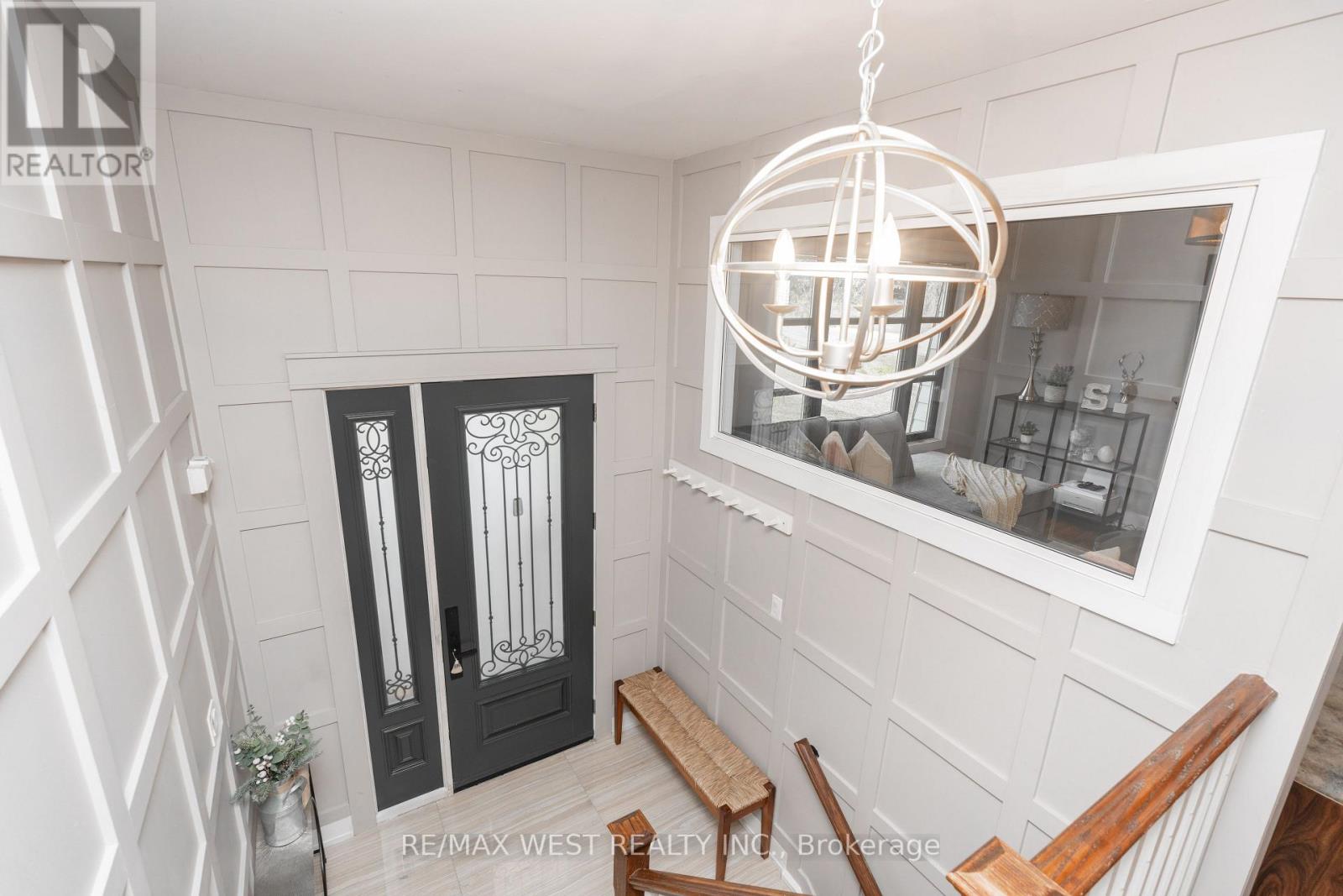 2 PINERIDGE DR