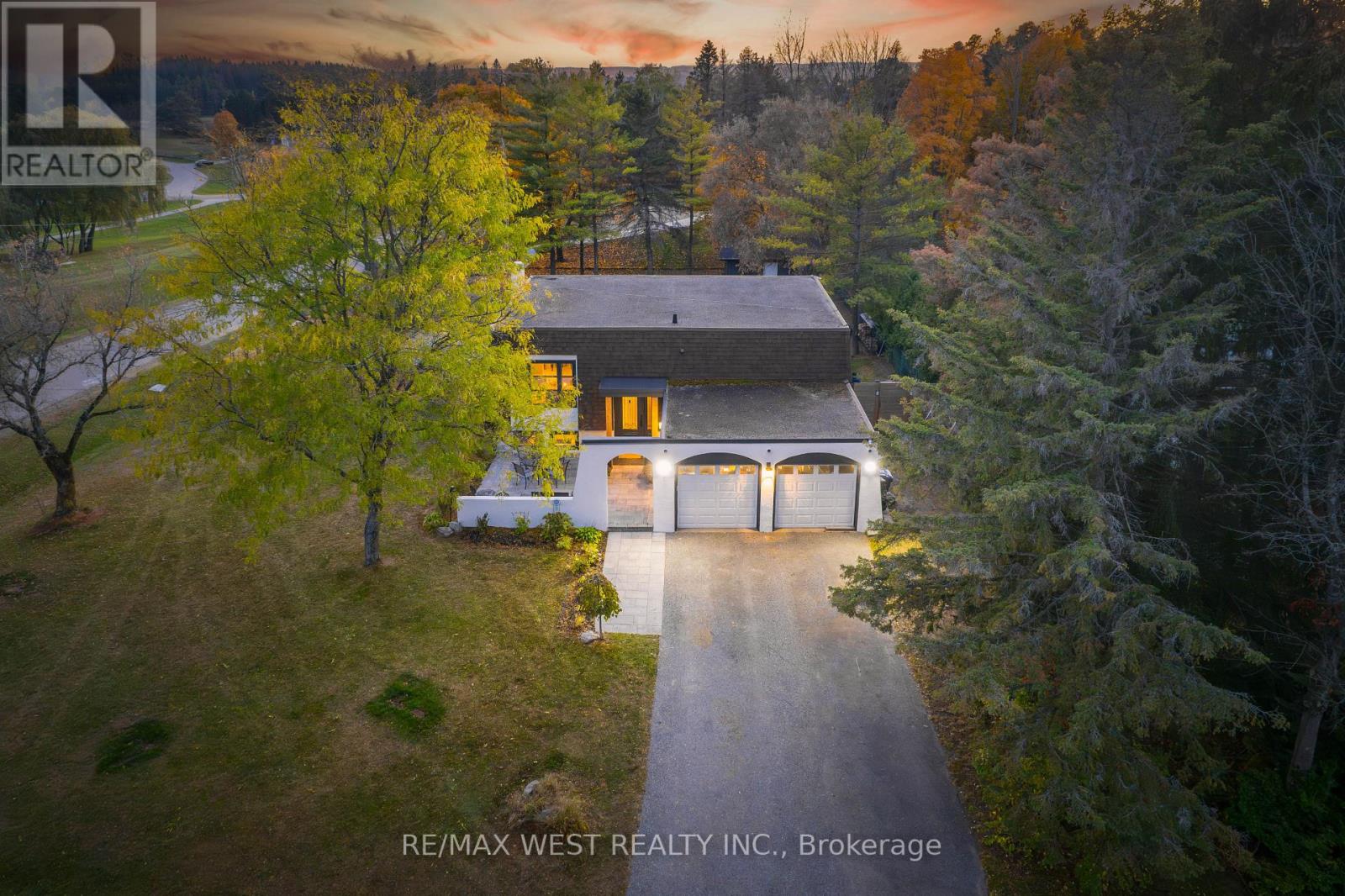 2 PINERIDGE DR