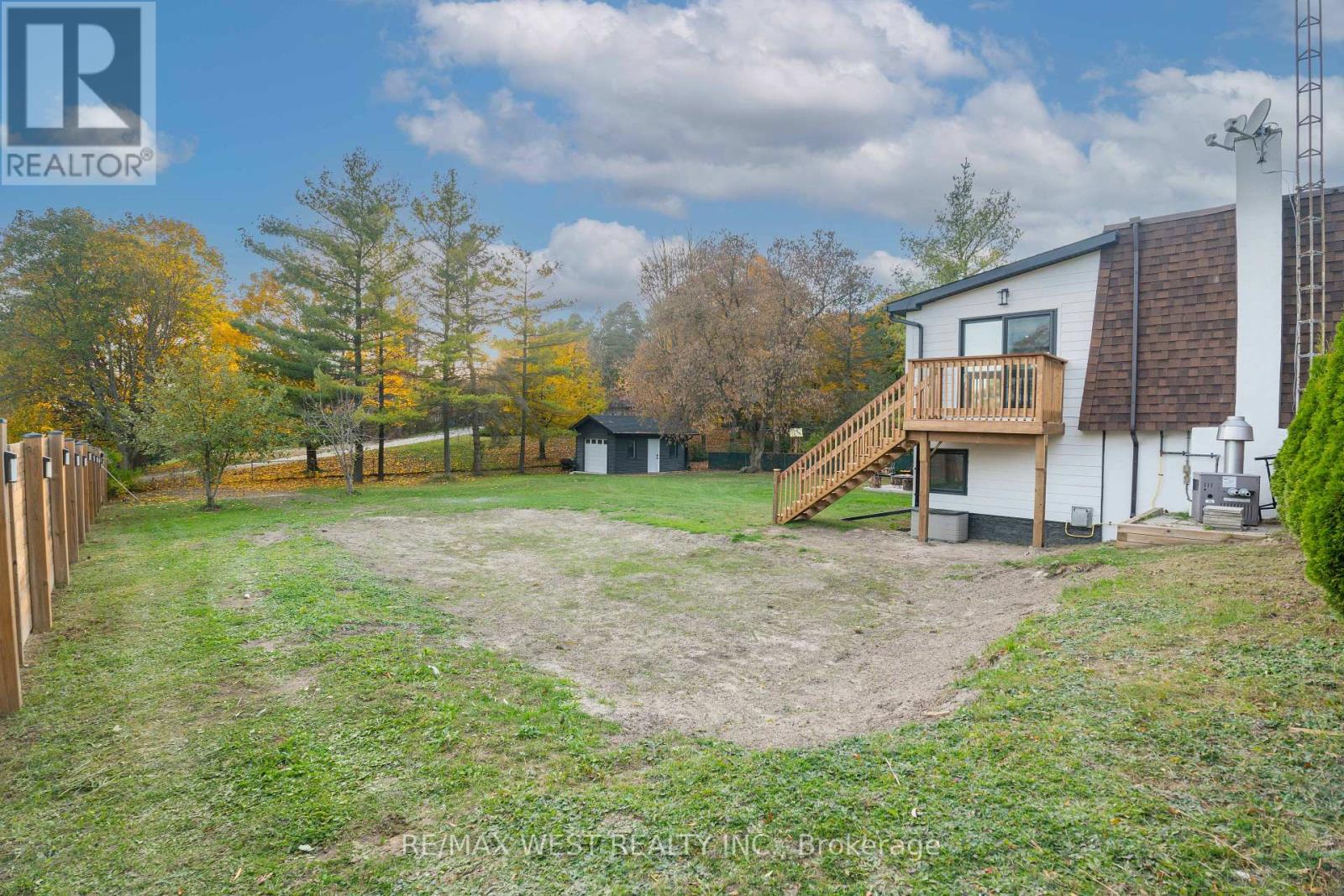 2 PINERIDGE DR