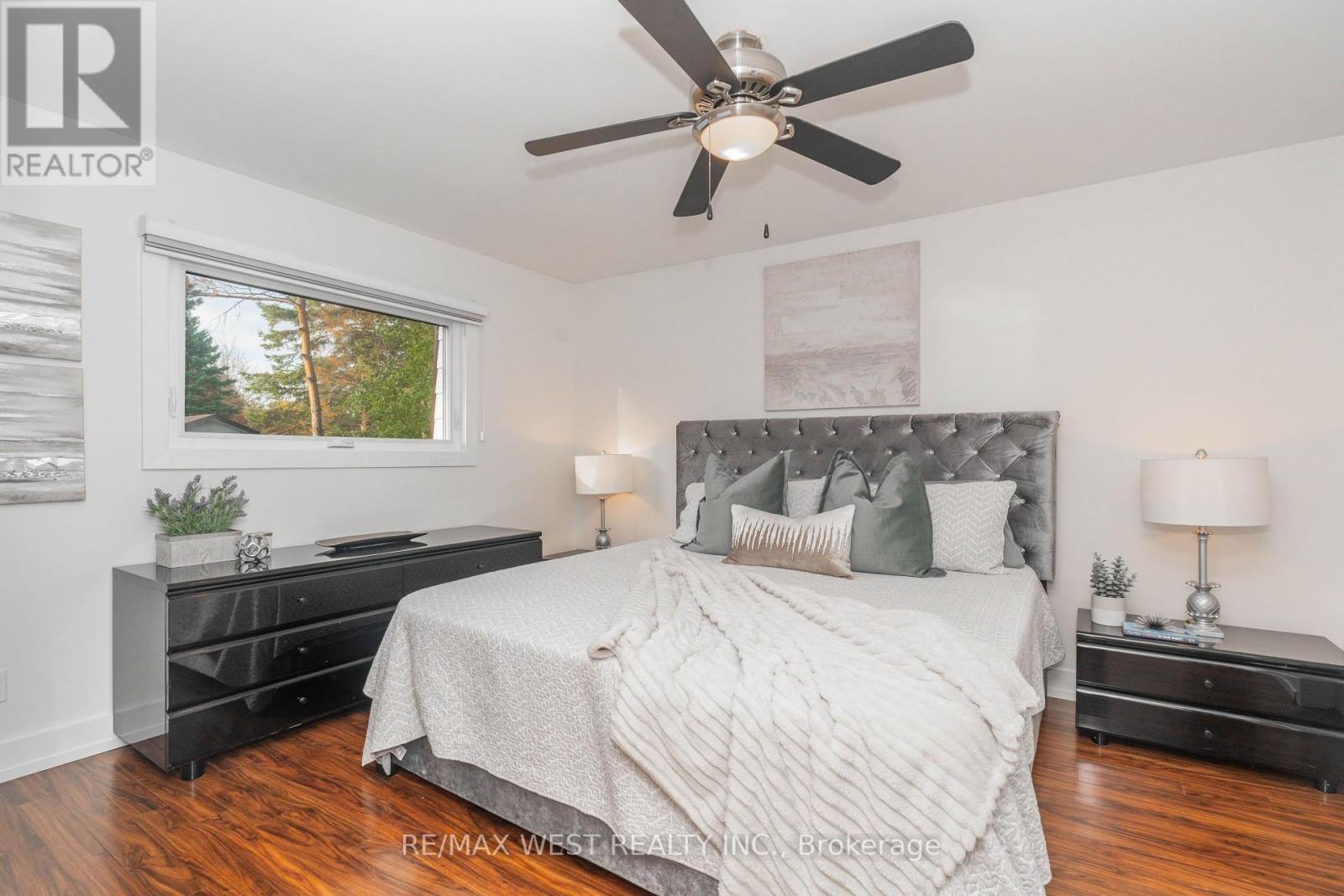 2 PINERIDGE DR