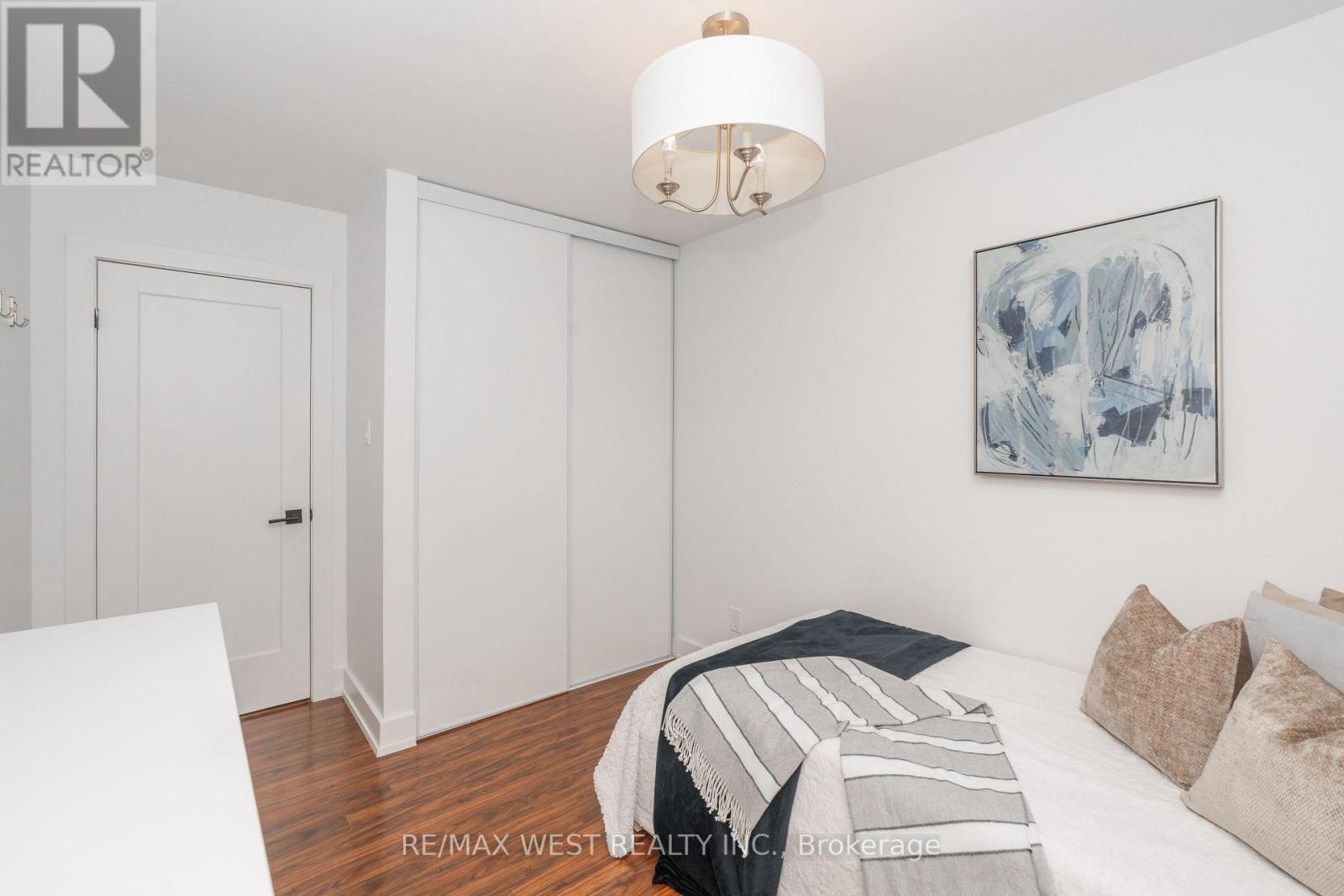 2 PINERIDGE DR