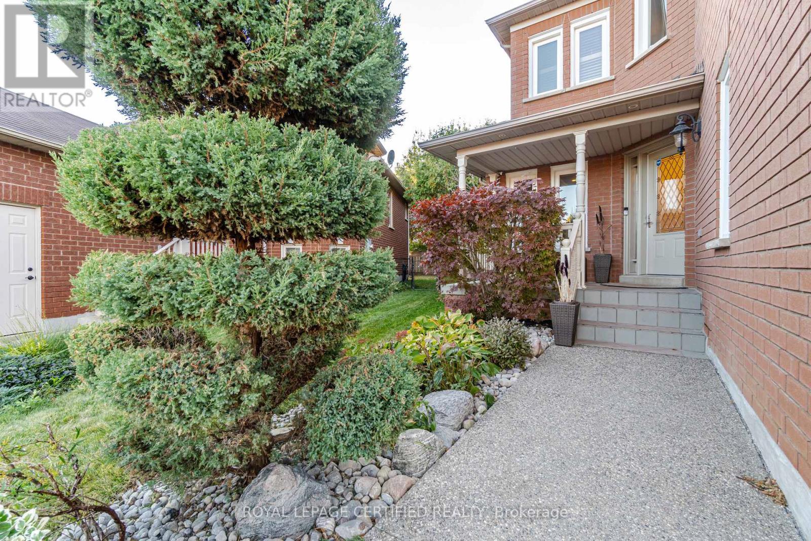 22 BRADWICK CRT