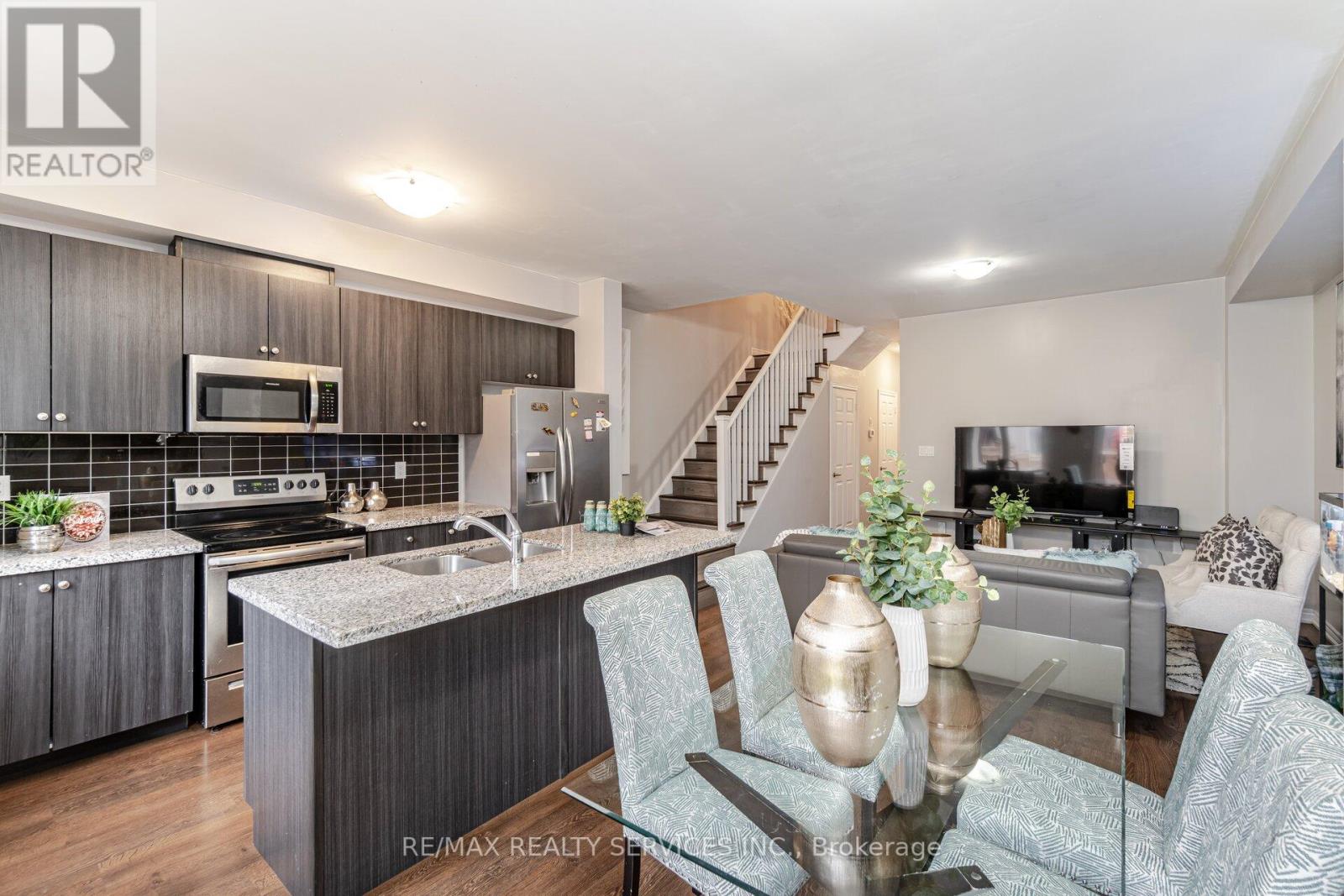 74 DORIS PAWLEY CRES W