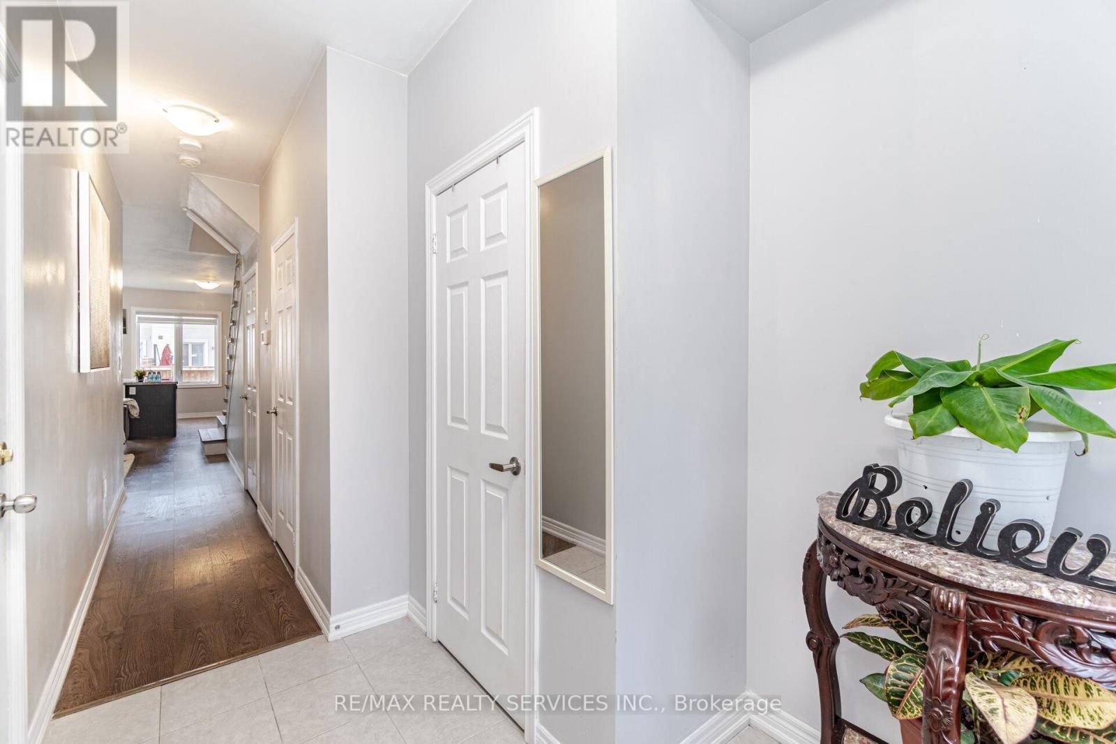 74 DORIS PAWLEY CRES W