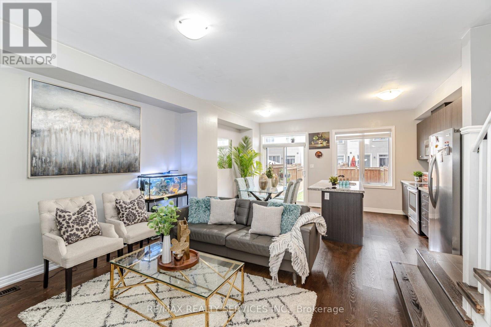 74 DORIS PAWLEY CRES W