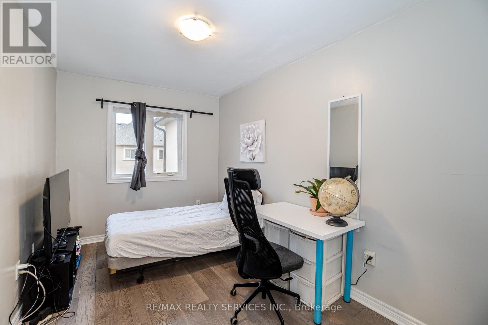 74 DORIS PAWLEY CRES W