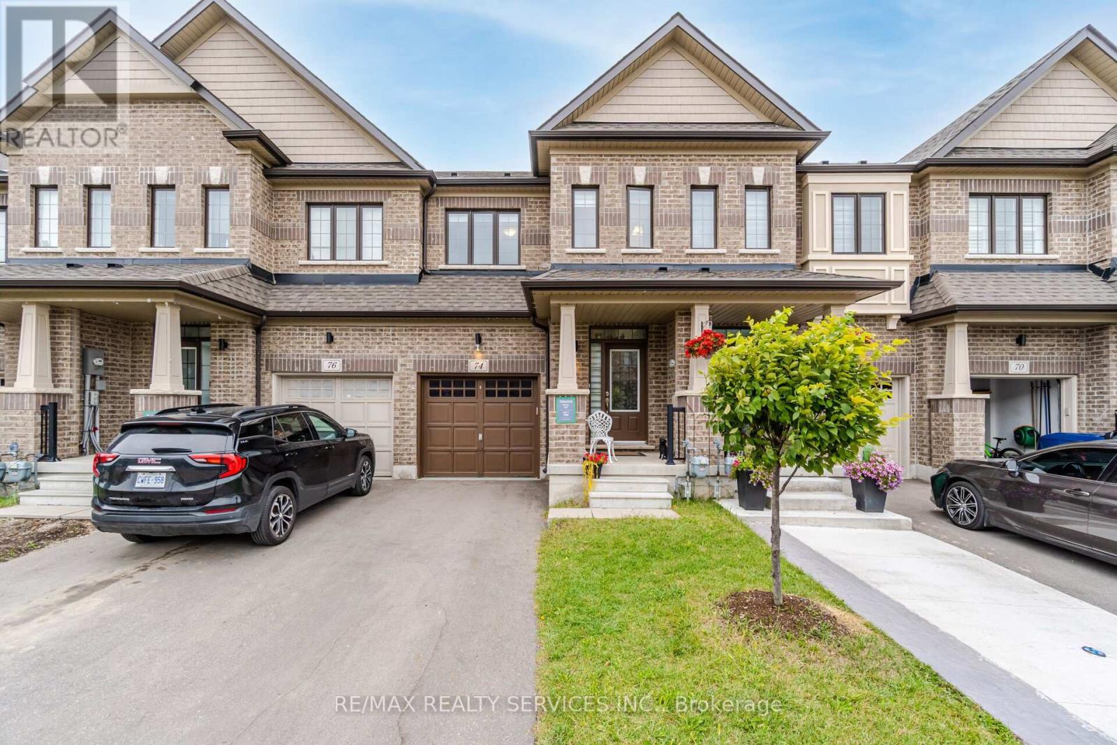 74 DORIS PAWLEY CRES W